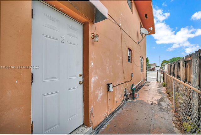 2614 W 8th Ct, Hialeah, FL 33010