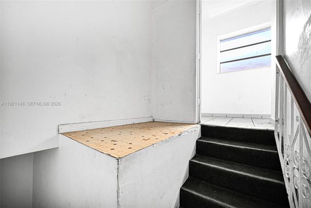 2614 W 8th Ct, Hialeah, FL 33010