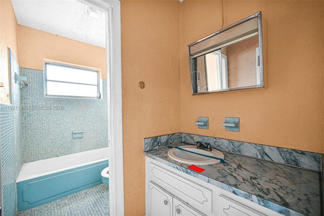 2614 W 8th Ct, Hialeah, FL 33010