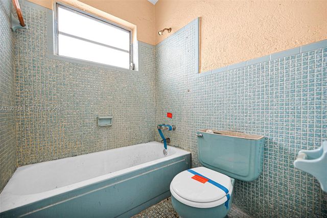 2614 W 8th Ct, Hialeah, FL 33010