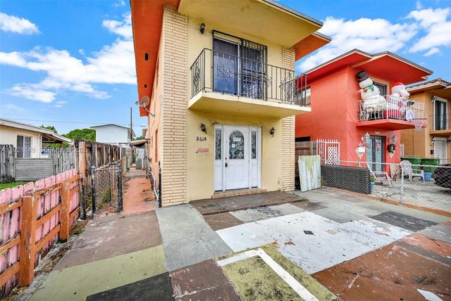 2614 W 8th Ct, Hialeah, FL 33010
