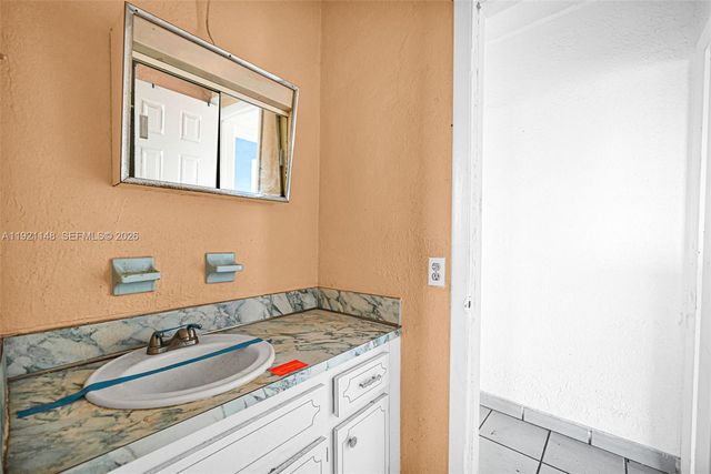 2614 W 8th Ct, Hialeah, FL 33010