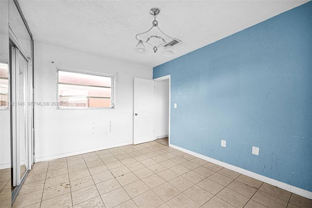 2614 W 8th Ct, Hialeah, FL 33010