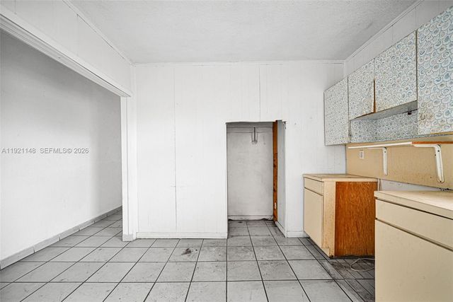 2614 W 8th Ct, Hialeah, FL 33010