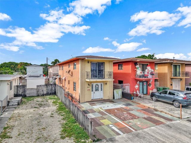 2614 W 8th Ct, Hialeah, FL 33010