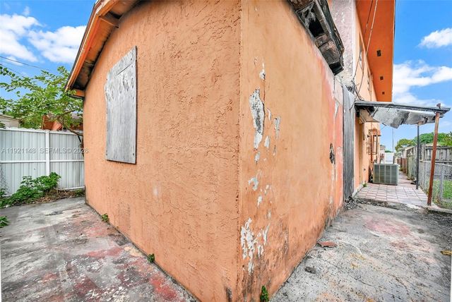 2614 W 8th Ct, Hialeah, FL 33010