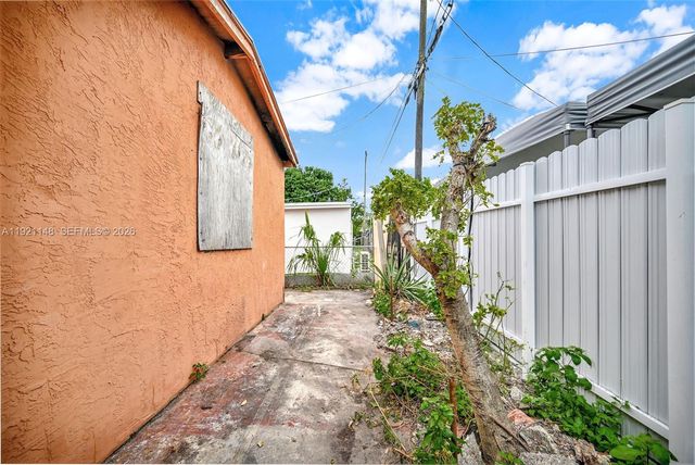 2614 W 8th Ct, Hialeah, FL 33010
