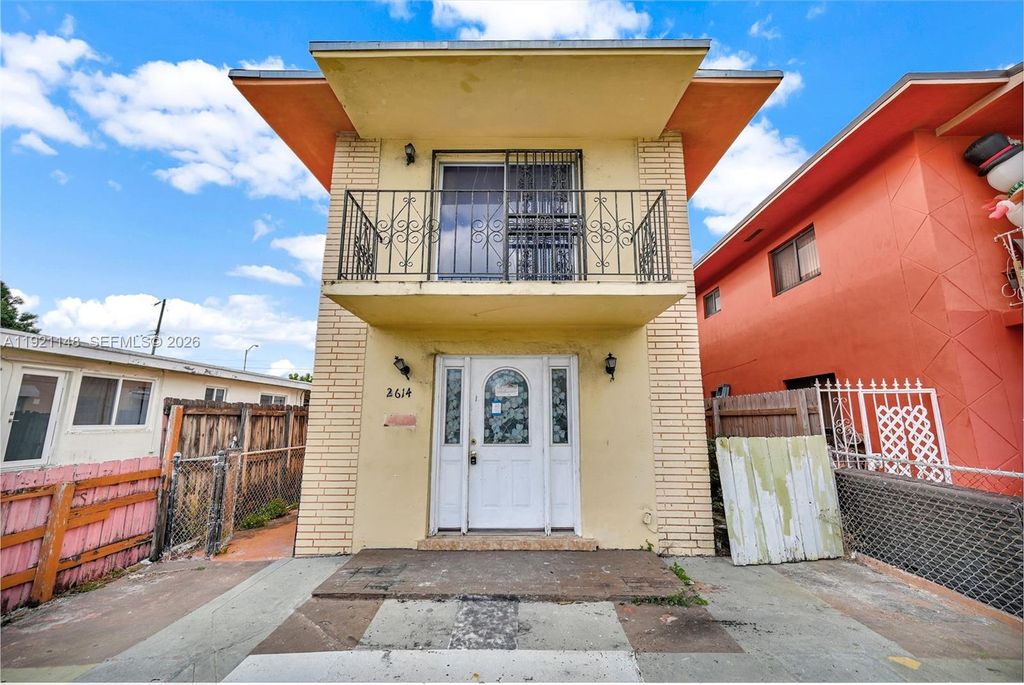 2614 W 8th Ct, Hialeah, FL 33010