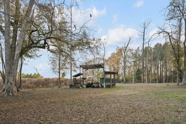 1558 Tommy Whitaker Rd, St Francisville, LA 70775