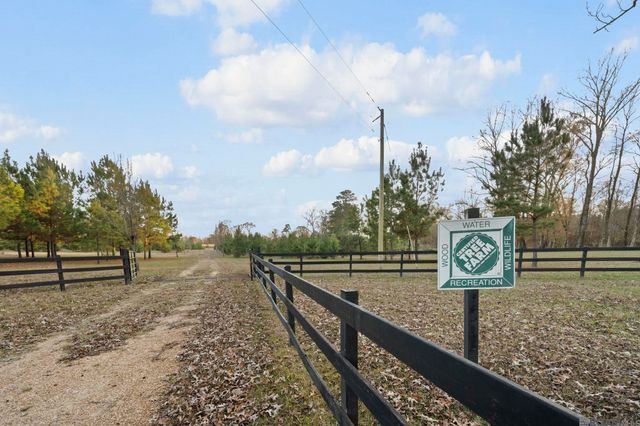 1558 Tommy Whitaker Rd, St Francisville, LA 70775