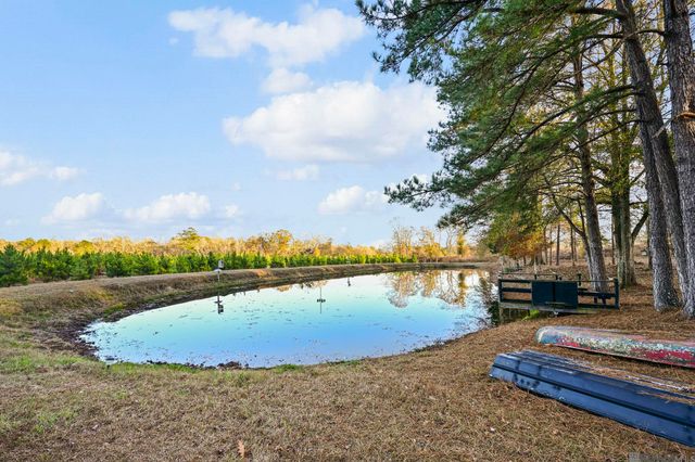 1558 Tommy Whitaker Rd, St Francisville, LA 70775