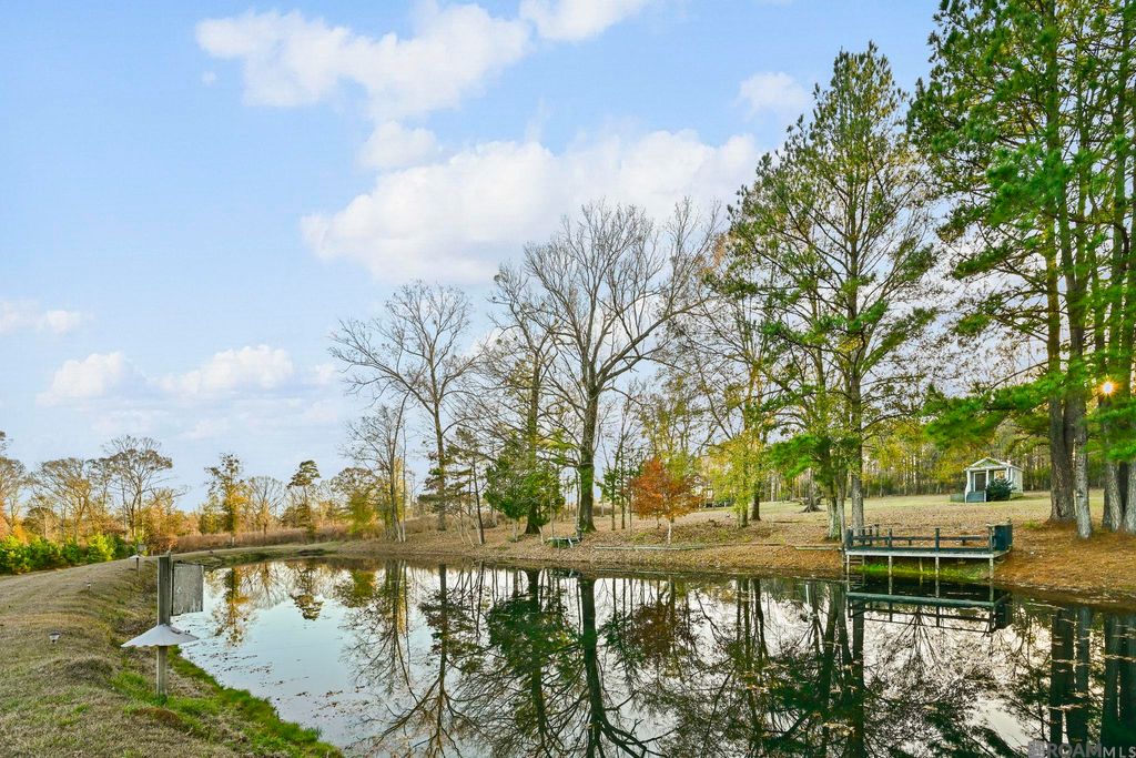 1558 Tommy Whitaker Rd, St Francisville, LA 70775