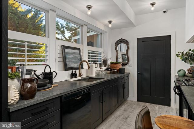 35 W 4TH ST, Barnegat Light, NJ 08006