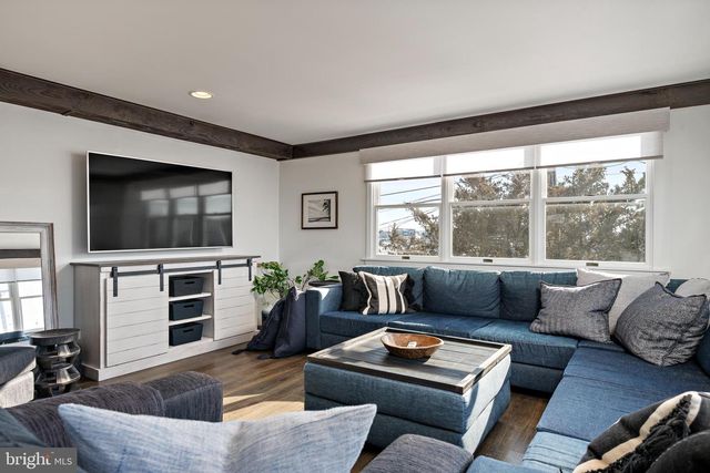 35 W 4TH ST, Barnegat Light, NJ 08006