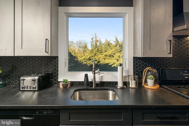 35 W 4TH ST, Barnegat Light, NJ 08006