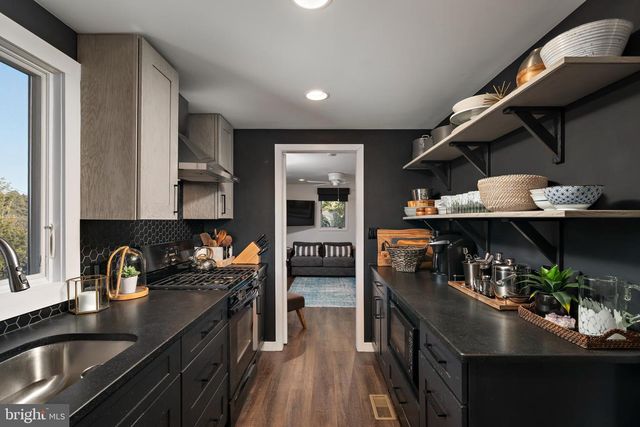 35 W 4TH ST, Barnegat Light, NJ 08006