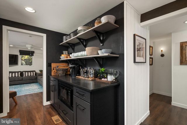 35 W 4TH ST, Barnegat Light, NJ 08006