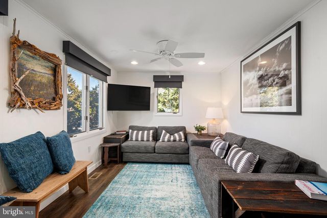 35 W 4TH ST, Barnegat Light, NJ 08006