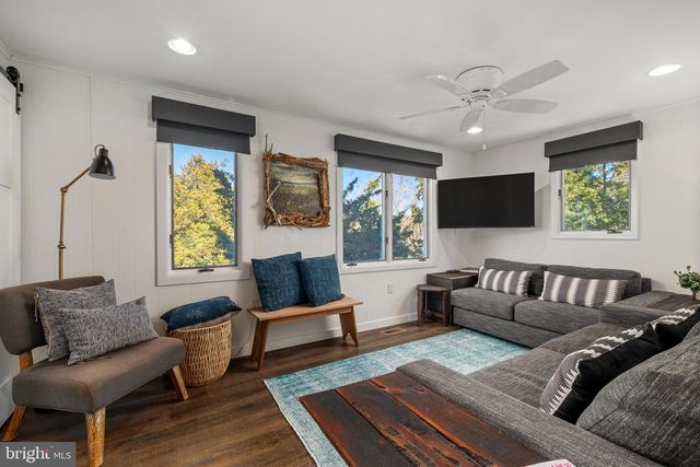 35 W 4TH ST, Barnegat Light, NJ 08006