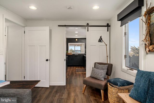 35 W 4TH ST, Barnegat Light, NJ 08006