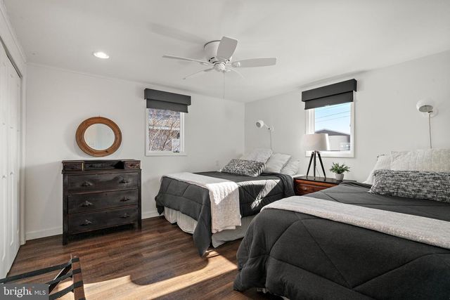 35 W 4TH ST, Barnegat Light, NJ 08006