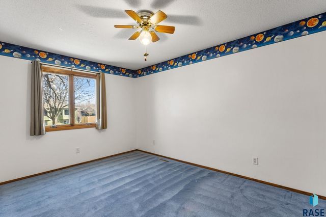 1701 E 56th St, Sioux Falls, SD 57103