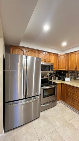 11507 SW 64th Street G, Miami, FL 33173