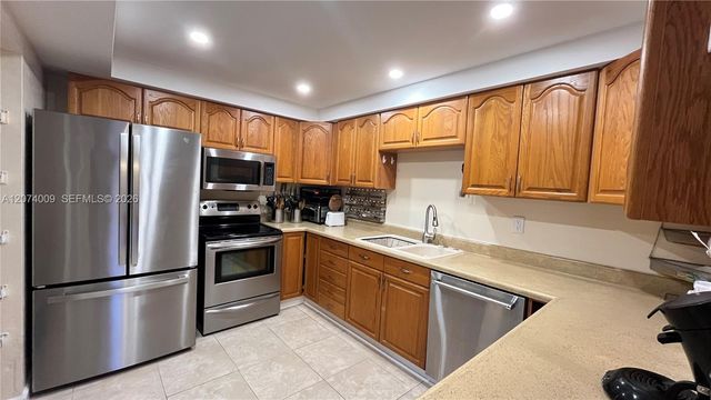 11507 SW 64th Street G, Miami, FL 33173