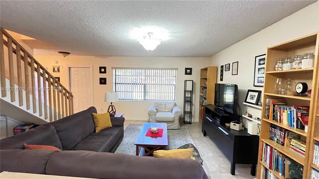 11507 SW 64th Street G, Miami, FL 33173