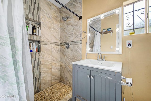 2726 W TAYLOR Street, Phoenix, AZ 85009