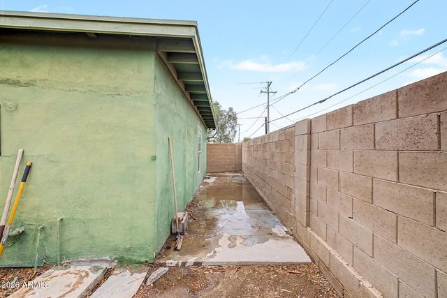 2726 W TAYLOR Street, Phoenix, AZ 85009