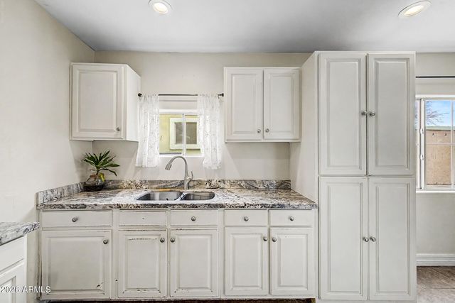 2726 W TAYLOR Street, Phoenix, AZ 85009