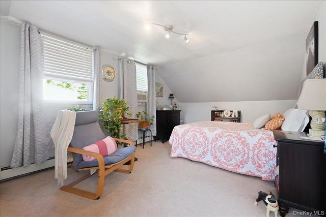 25 Rhode Island Avenue, Massapequa, NY 11758
