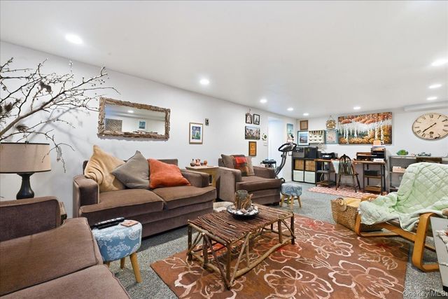 25 Rhode Island Avenue, Massapequa, NY 11758