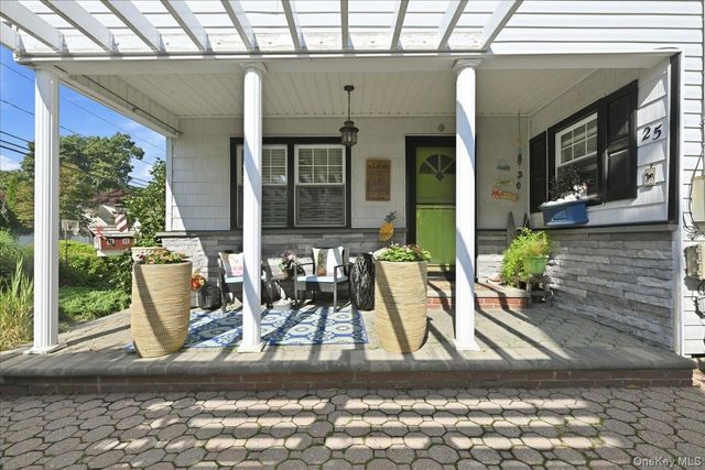 25 Rhode Island Avenue, Massapequa, NY 11758