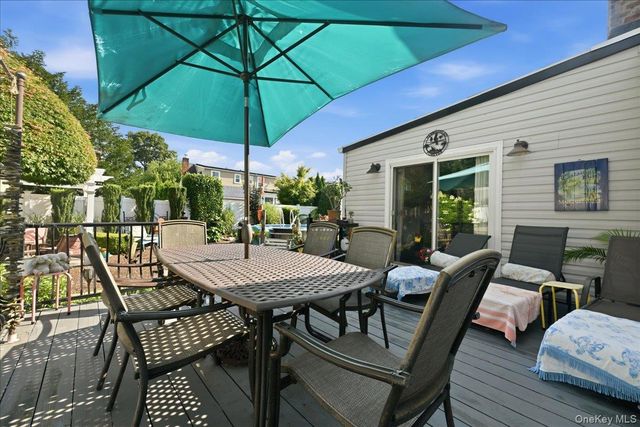 25 Rhode Island Avenue, Massapequa, NY 11758