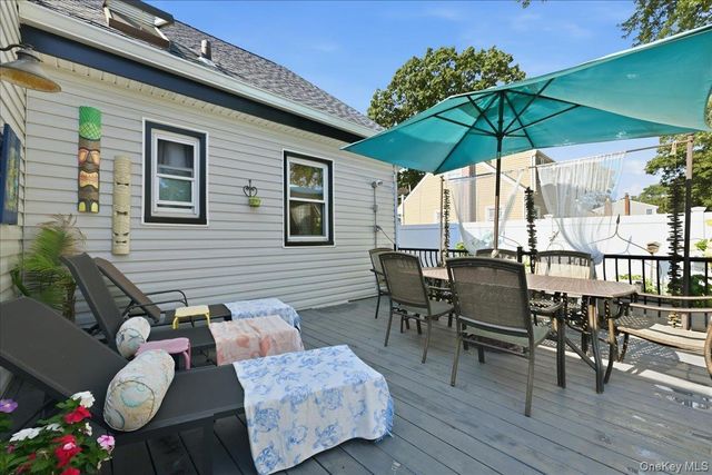 25 Rhode Island Avenue, Massapequa, NY 11758
