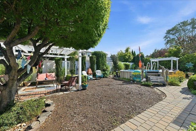 25 Rhode Island Avenue, Massapequa, NY 11758