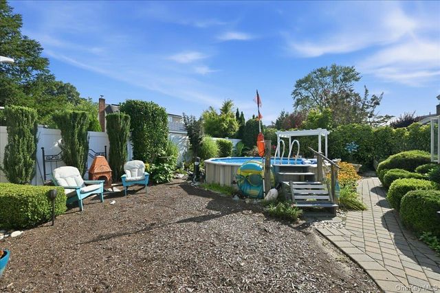 25 Rhode Island Avenue, Massapequa, NY 11758