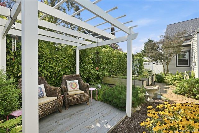 25 Rhode Island Avenue, Massapequa, NY 11758