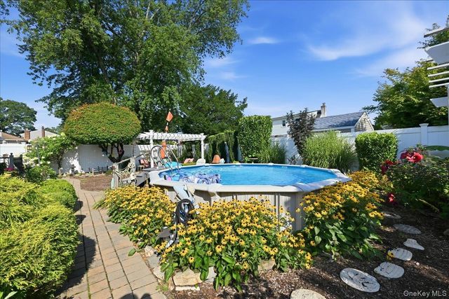 25 Rhode Island Avenue, Massapequa, NY 11758