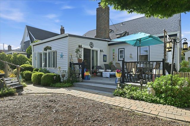 25 Rhode Island Avenue, Massapequa, NY 11758