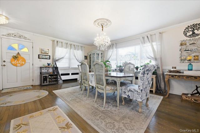 25 Rhode Island Avenue, Massapequa, NY 11758