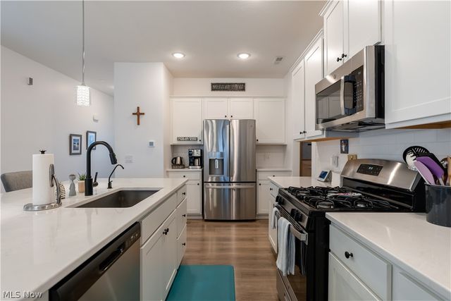 435 Honeycrisp Drive NE, Louisville, OH 44641