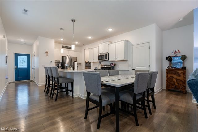 435 Honeycrisp Drive NE, Louisville, OH 44641