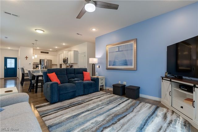 435 Honeycrisp Drive NE, Louisville, OH 44641