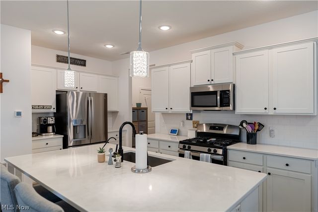 435 Honeycrisp Drive NE, Louisville, OH 44641