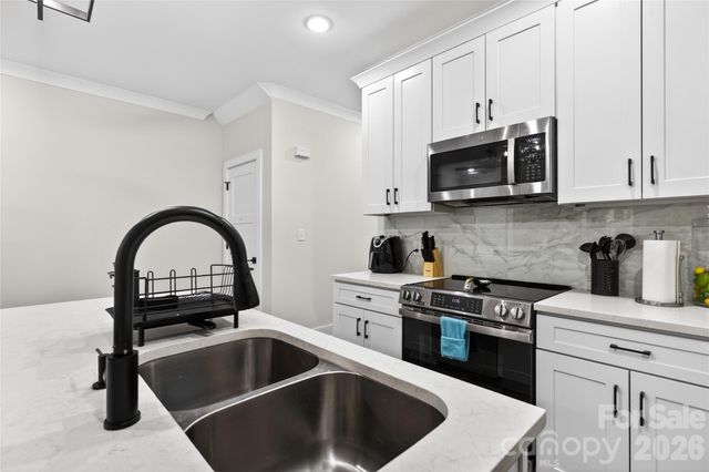 1933 St Mark Street, Charlotte, NC 28216