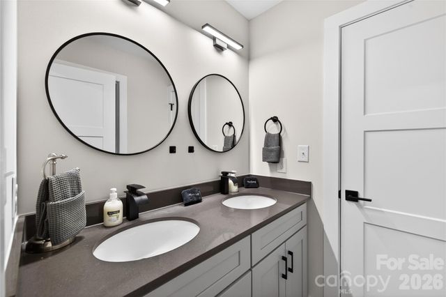 1933 St Mark Street, Charlotte, NC 28216