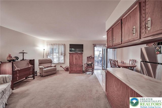 1736 Falcon Drive, Bethlehem City, PA 18017